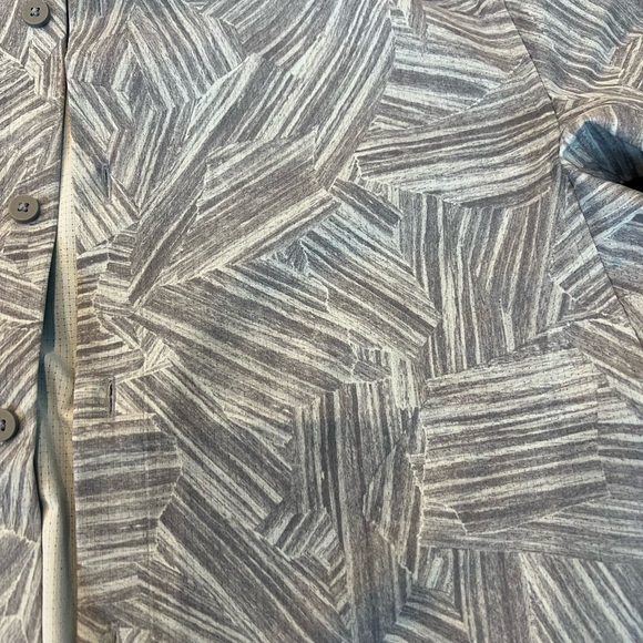 Lululemon Button Up T shirt - Picture 3 of 5